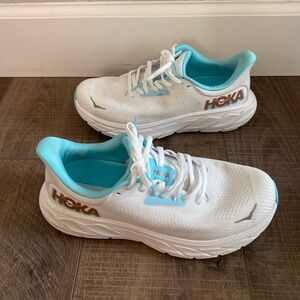 HOKA Arahi 7 Women’s 7.5 Frost/Rose Gold